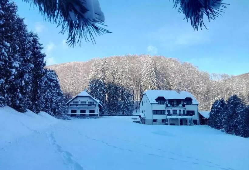 Aamiaismajoitus (B&B) Pénzpataki Vadászház