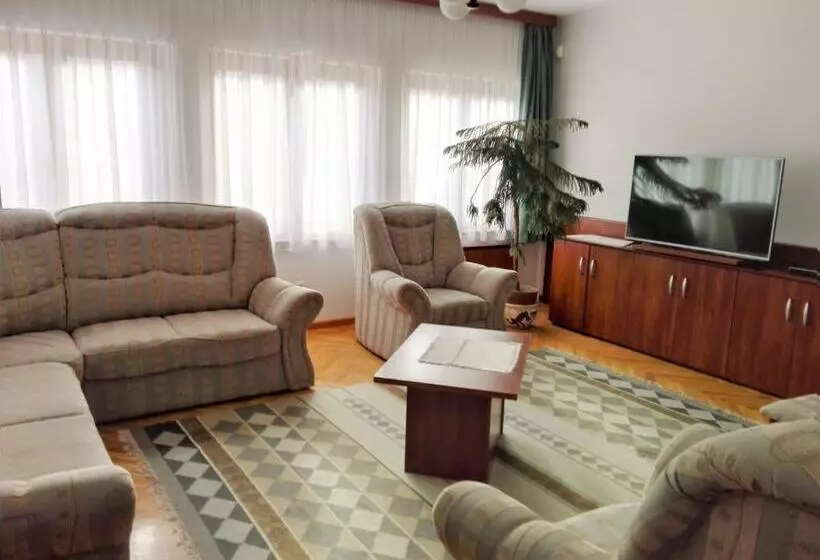 Aamiaismajoitus (B&B) Pénzpataki Vadászház