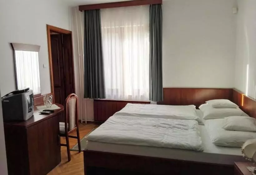 Aamiaismajoitus (B&B) Pénzpataki Vadászház