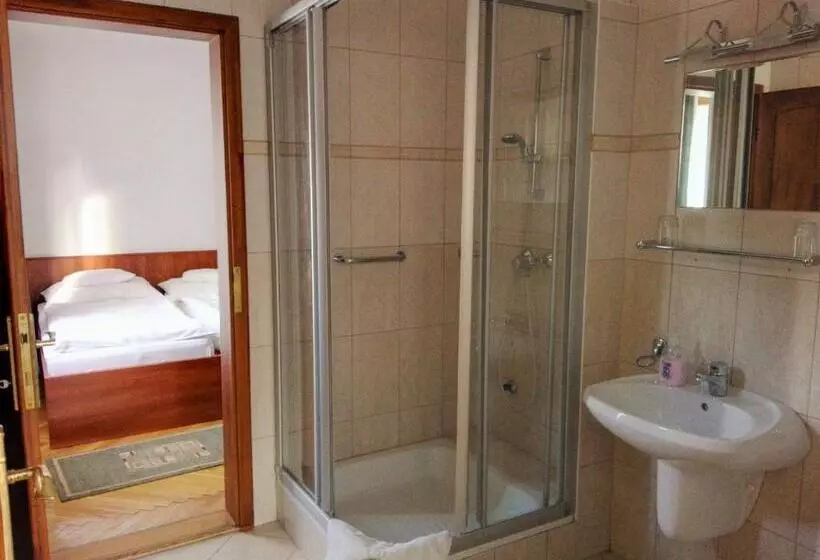 Aamiaismajoitus (B&B) Pénzpataki Vadászház