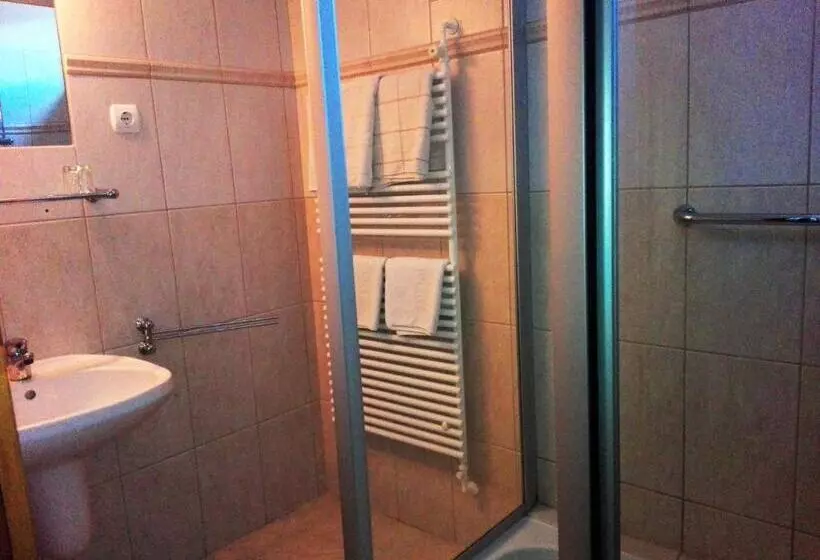 Aamiaismajoitus (B&B) Pénzpataki Vadászház