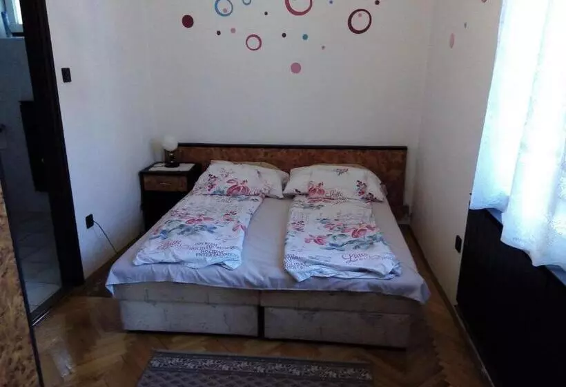 Aamiaismajoitus (B&B) Pénzpataki Vadászház