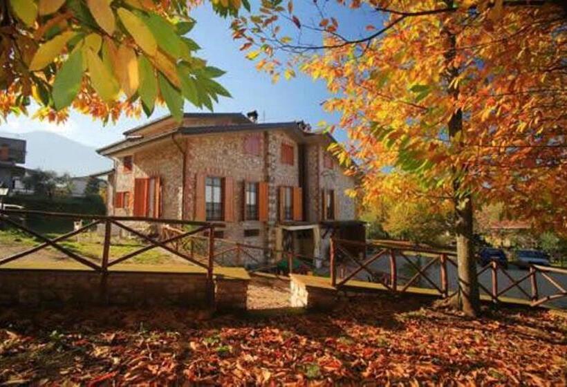 בית מלון כפרי Agriturismo Il Castagneto