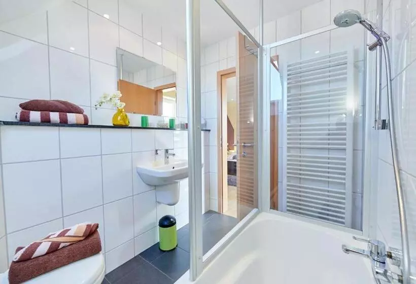 Hotelli Weingasthaus Wisser