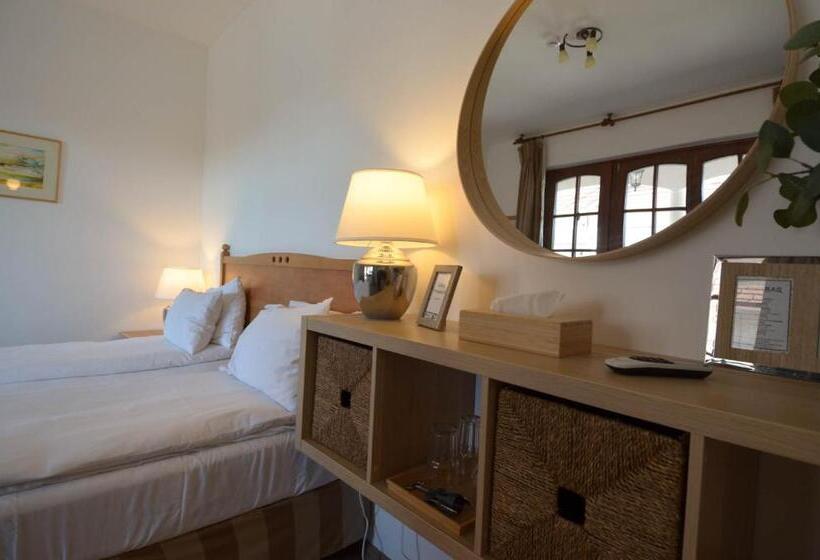 膳宿费 Buzás Pince Vendégház