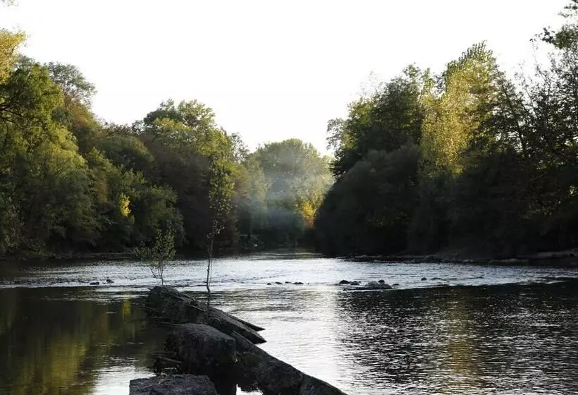 ペンション French Corréze Moulin Bleu