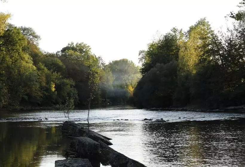 ペンション French Corréze Moulin Bleu
