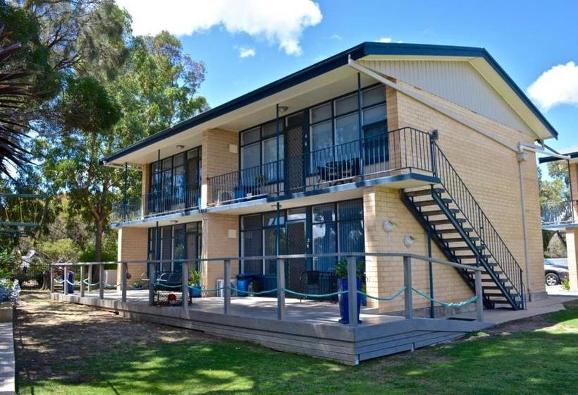 פנסיון Longbeach Apartments