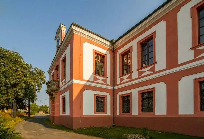 Majatalo Zámek Lobeč