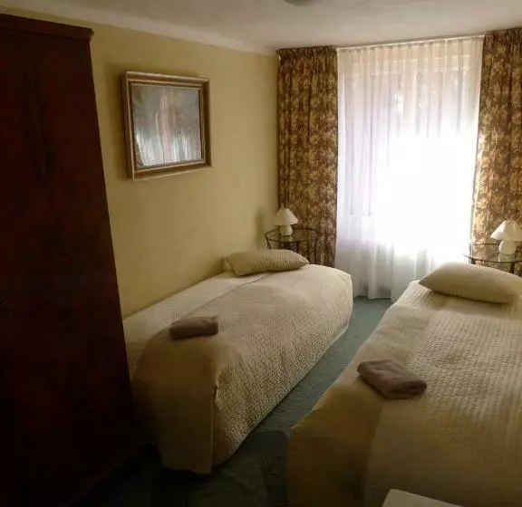 Majatalo Zámek Lobeč