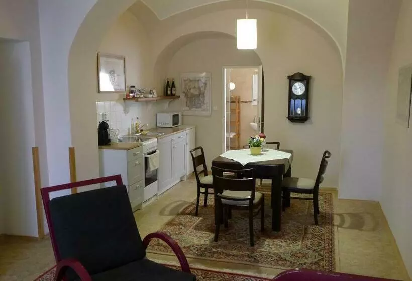 Majatalo Zámek Lobeč