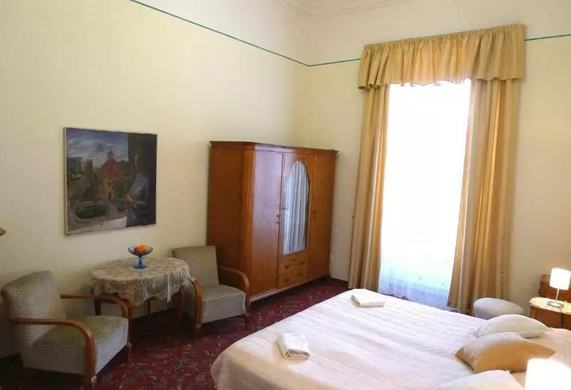 Majatalo Zámek Lobeč