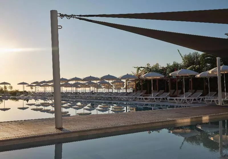 Panas Holiday Village