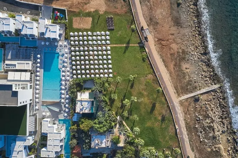 Panas Holiday Village