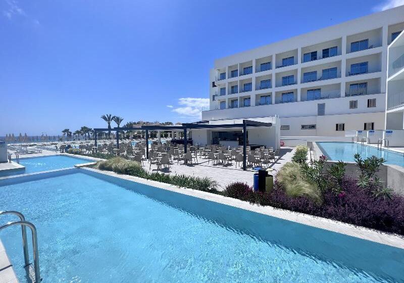 Panas Holiday Village