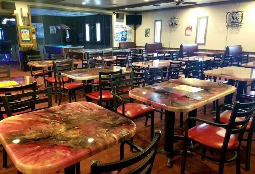 فندق صغير Cedar Inn