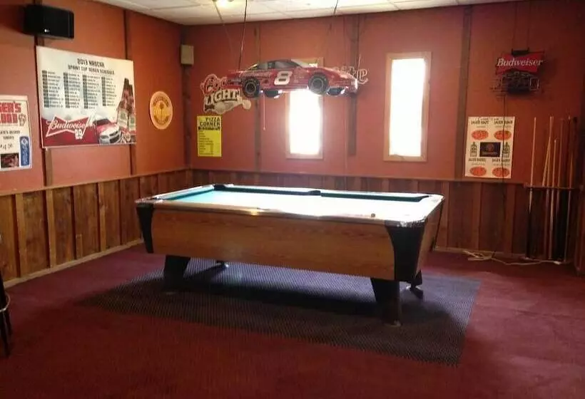 Retkeilymaja Cedar Inn