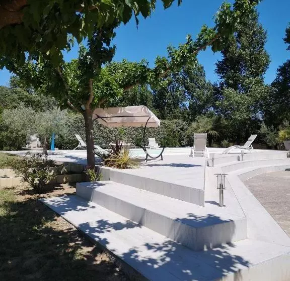 ホテル Auberge De L Helvie Chez Coco & Ricou