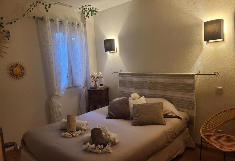 בית מלון כפרי Auberge De L Helvie Chez Coco & Ricou