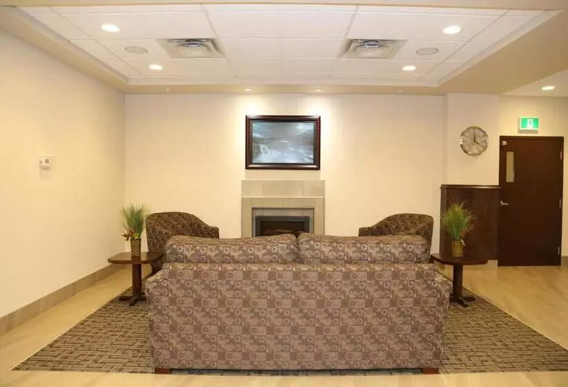 Hotelli Prairie Moon Inn & Suites Macklin