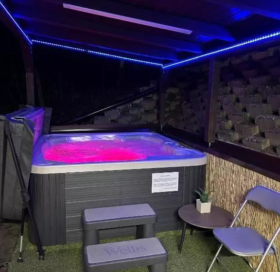 ペンション Forrás Vendégház