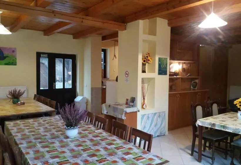 ペンション Forrás Vendégház