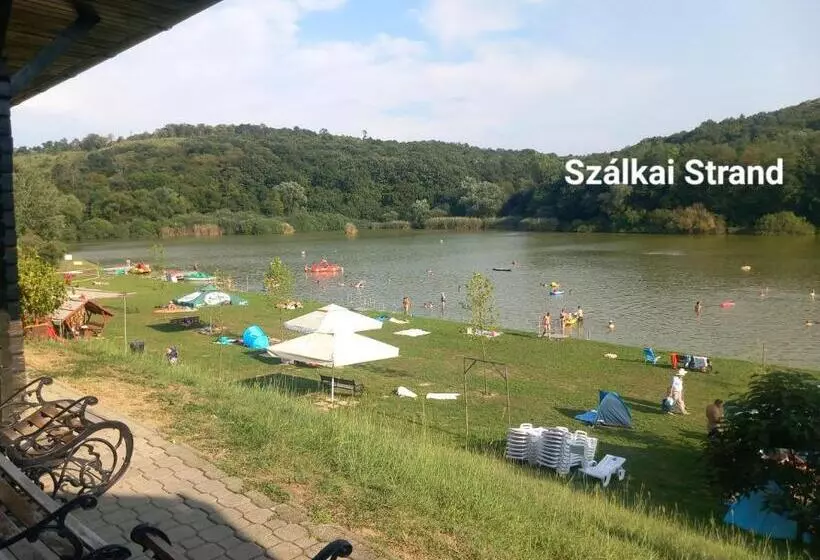 ペンション Forrás Vendégház