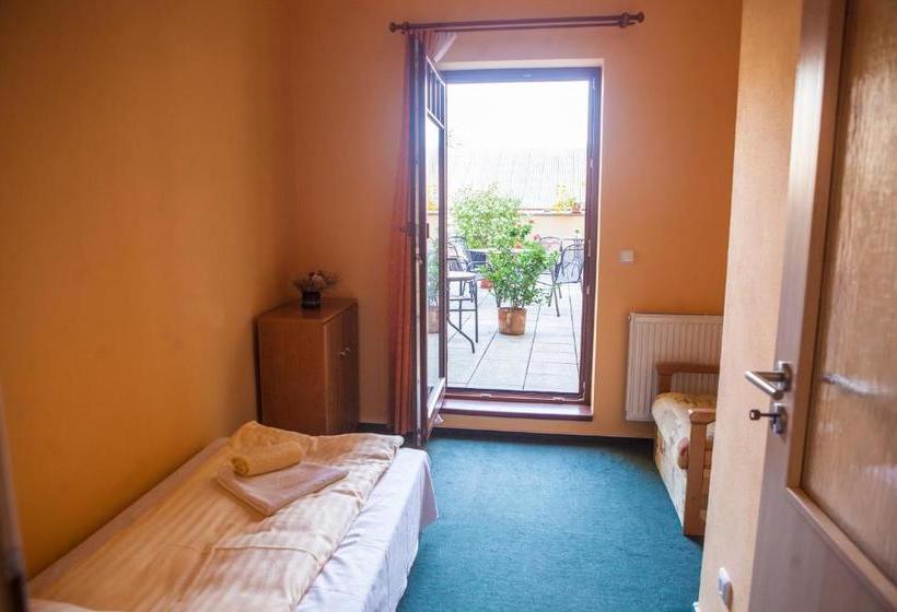 Majatalo Penzion Černej Pták