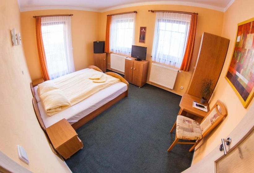 Majatalo Penzion Černej Pták