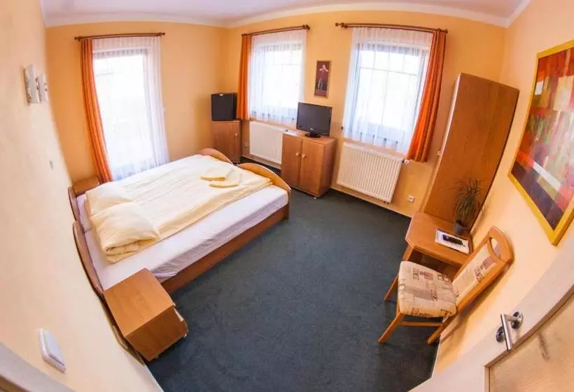 Majatalo Penzion Černej Pták