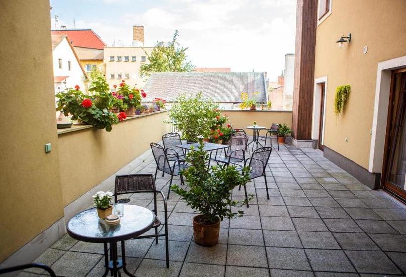 Majatalo Penzion Černej Pták