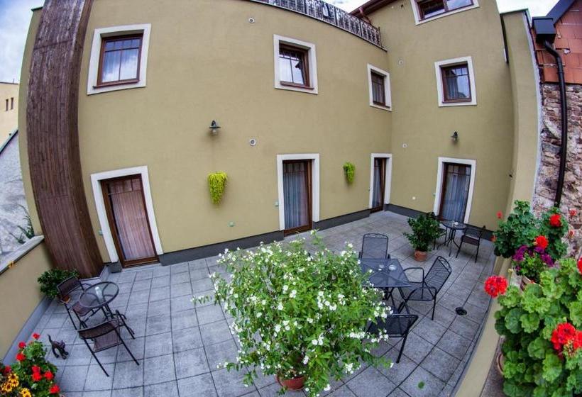 Majatalo Penzion Černej Pták