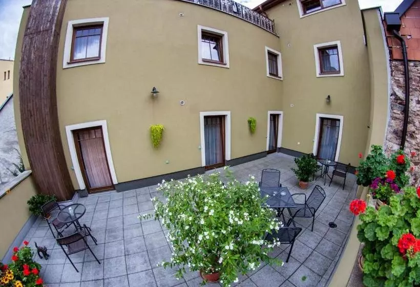 Majatalo Penzion Černej Pták