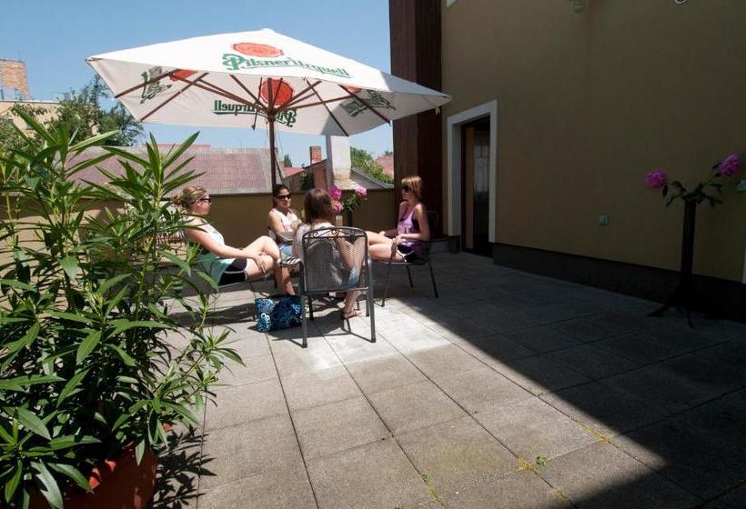 Majatalo Penzion Černej Pták