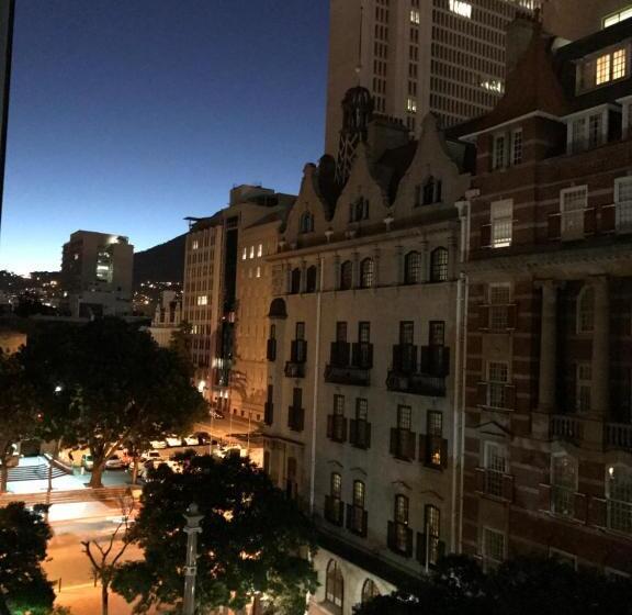 Taj Hotelapart, Taj Hotel Cape Town