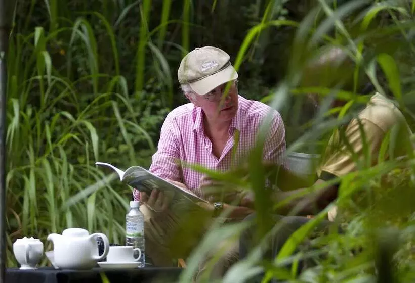 ホテル Explorer By Eco Team  Dambana