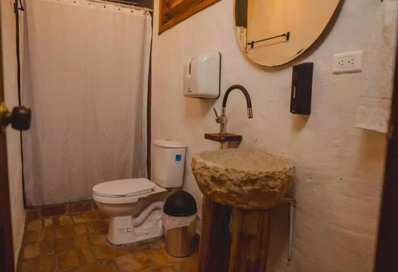 Traveler Hostel