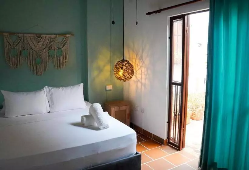 Traveler Hostel
