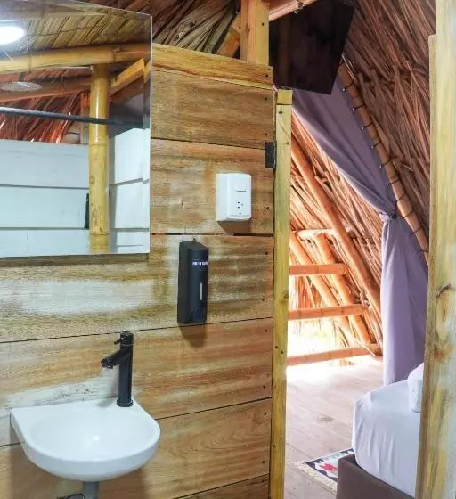 Traveler Hostel
