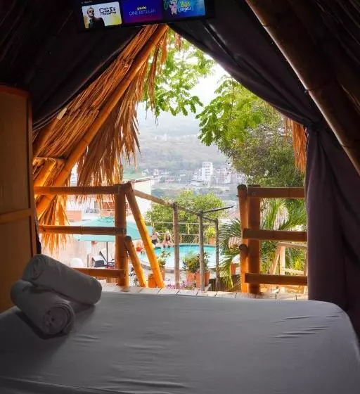 Traveler Hostel