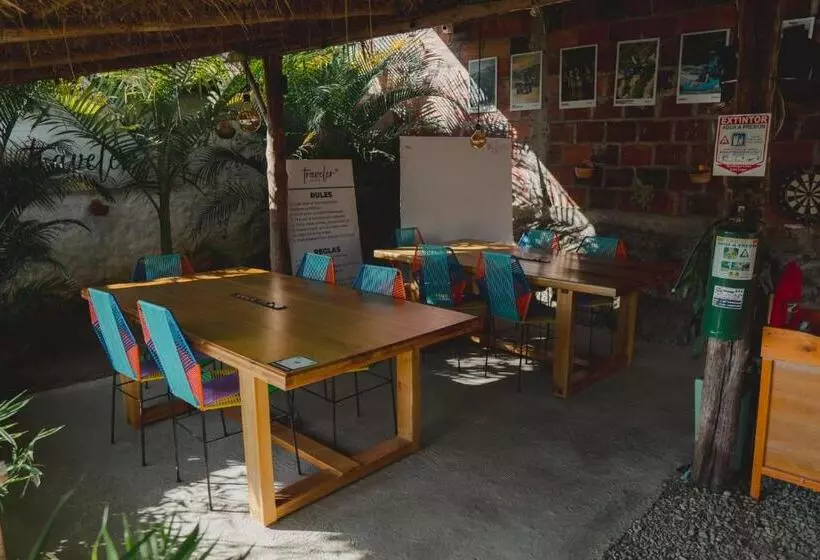 Traveler Hostel