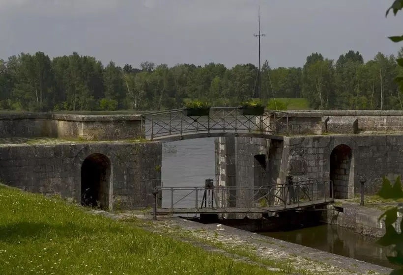 ベッドアンドブレックファースト Chambre D Hôtes Face à Briare