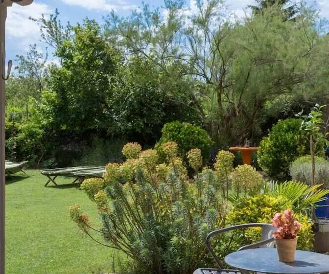 Aamiaismajoitus (B&B) La Maison De Louna