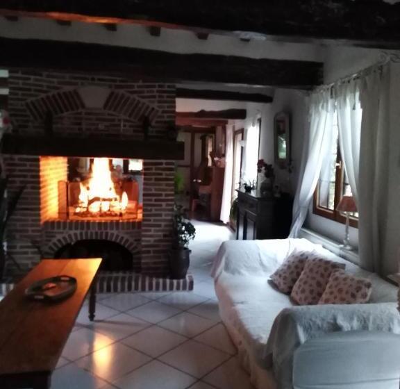 مبيت وإفطار Le Moulin Des Roses