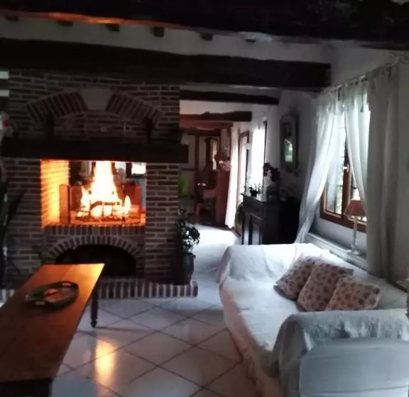 Aamiaismajoitus (B&B) Le Moulin Des Roses