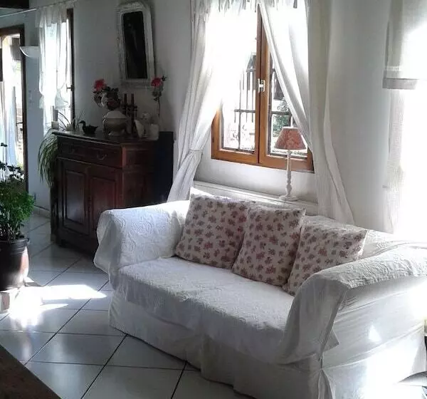 Aamiaismajoitus (B&B) Le Moulin Des Roses