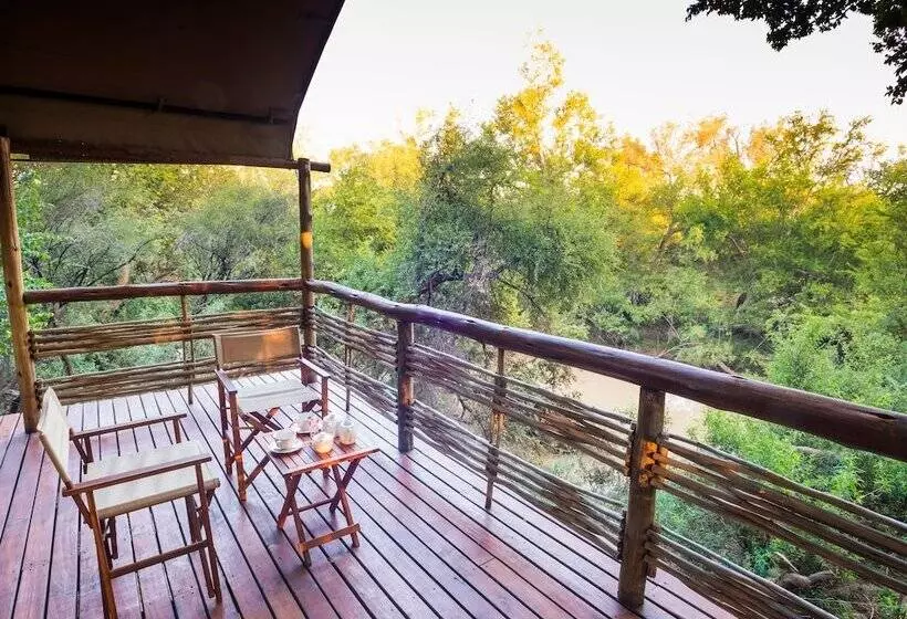 Hotelli Aha Thakadu River Camp