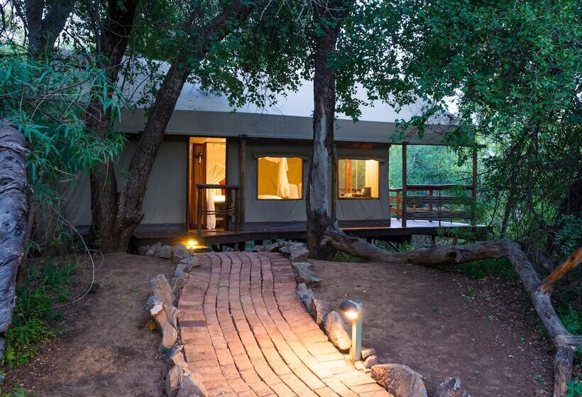 בית מלון כפרי Aha Thakadu River Camp