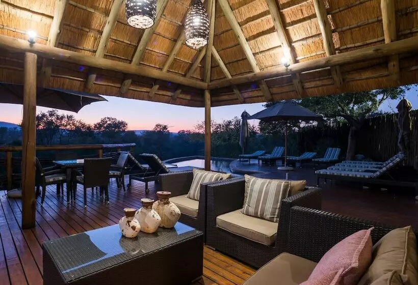 Hotelli Aha Thakadu River Camp