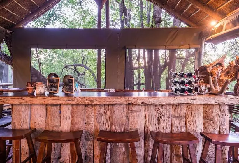 Hotelli Aha Thakadu River Camp